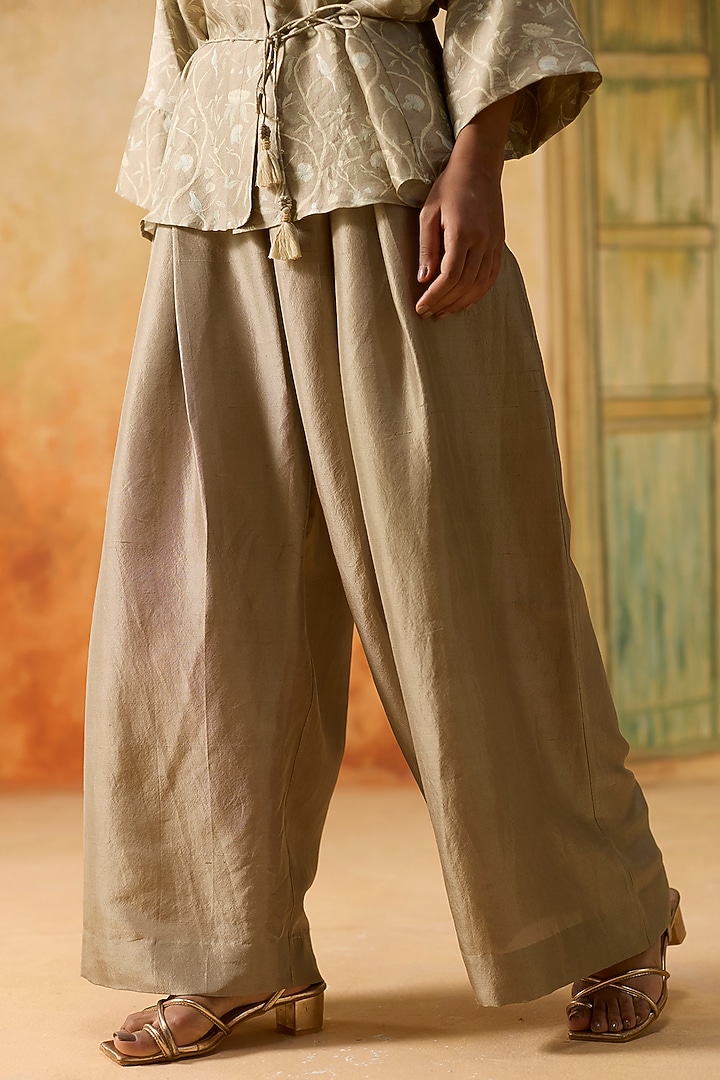 Beige & Off-White Silk Floral Printed Co-Ord Set by Khyati Rughani at Pernia's Pop Up Shop