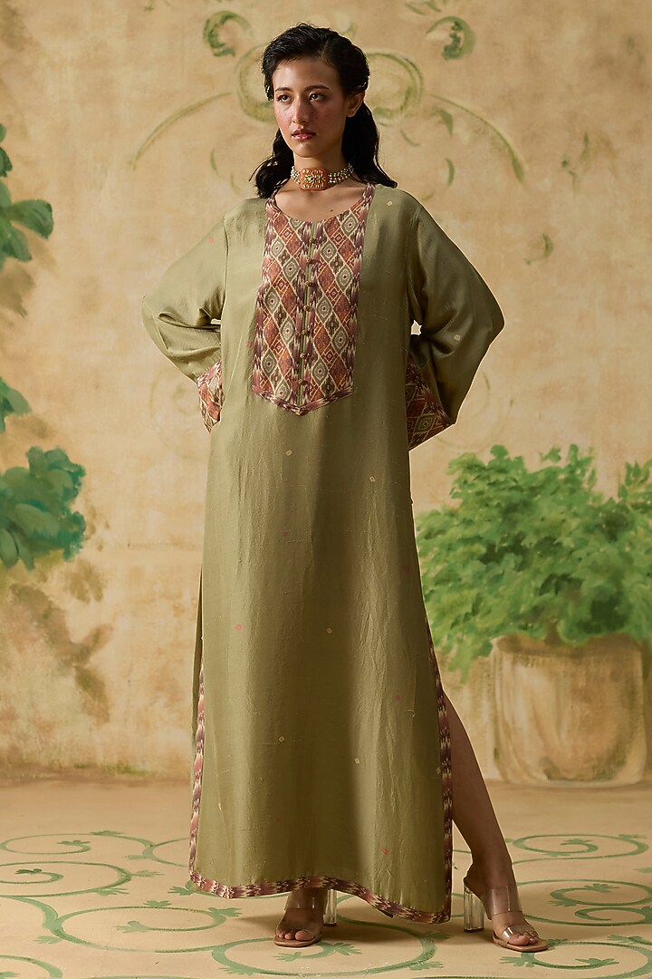 Green Silk Bandhani Printed Straight Kaftan by Khyati Rughani at Pernia's Pop Up Shop