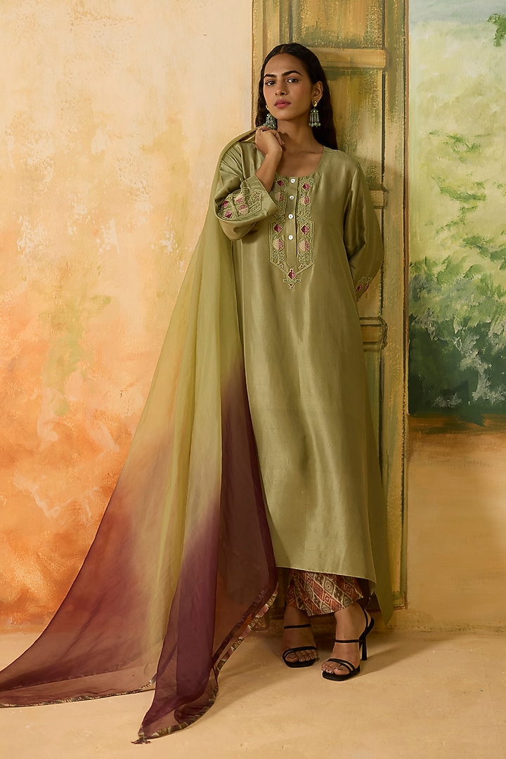 Green Silk Beads Embroidered High-Low Kurta Set by Khyati Rughani at Pernia's Pop Up Shop