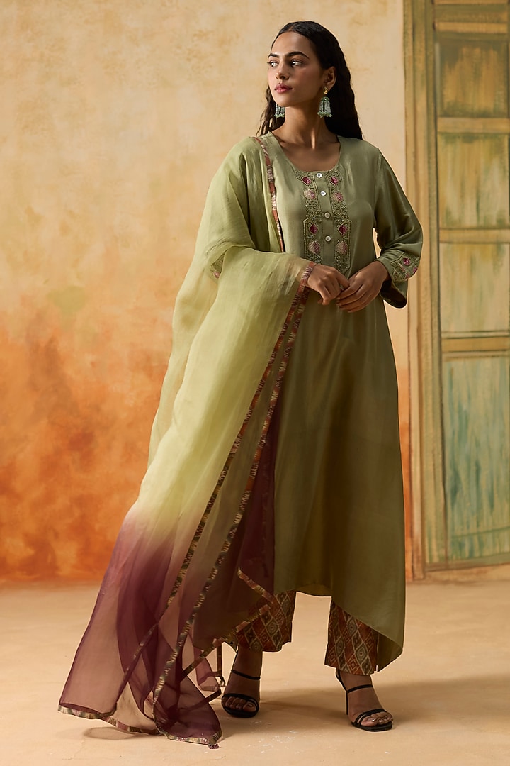 Green Silk Beads Embroidered High-Low Kurta Set by Khyati Rughani at Pernia's Pop Up Shop