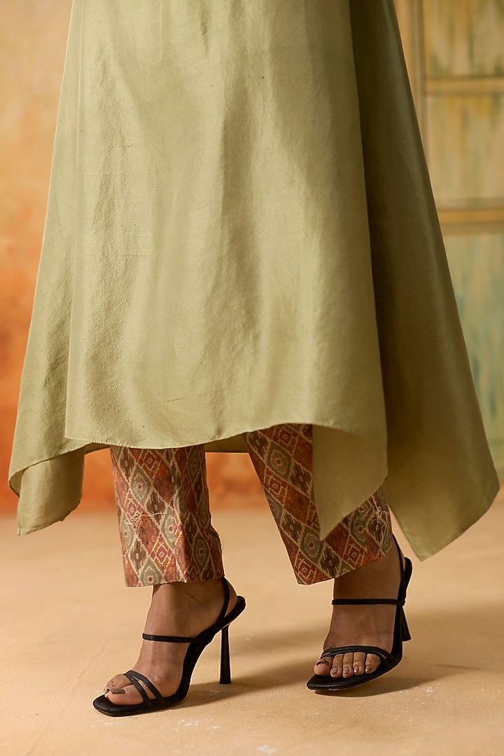 Green Silk Beads Embroidered High-Low Kurta Set by Khyati Rughani at Pernia's Pop Up Shop