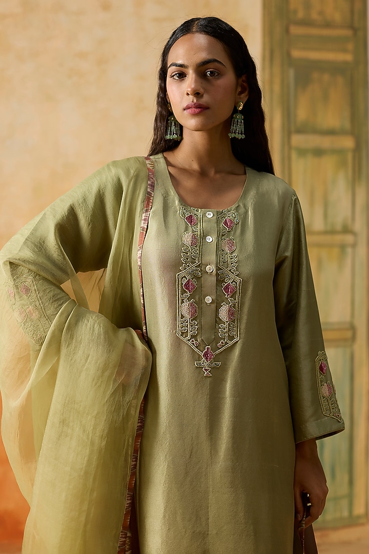 Green Silk Beads Embroidered High-Low Kurta Set by Khyati Rughani at Pernia's Pop Up Shop