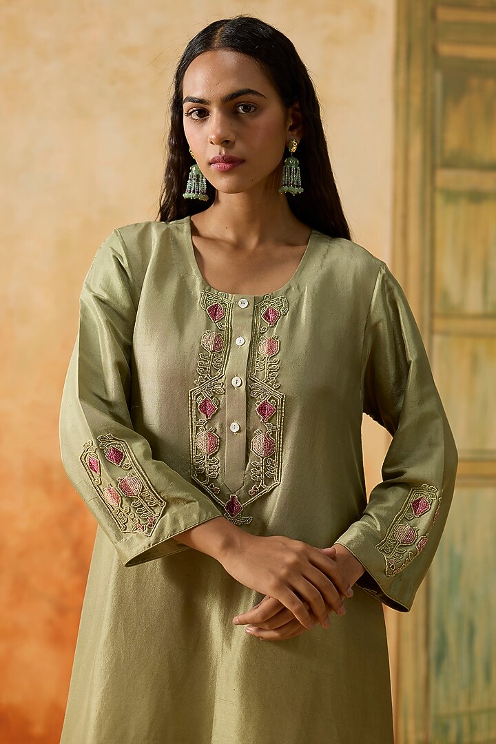 Green Silk Beads Embroidered High-Low Kurta Set by Khyati Rughani at Pernia's Pop Up Shop
