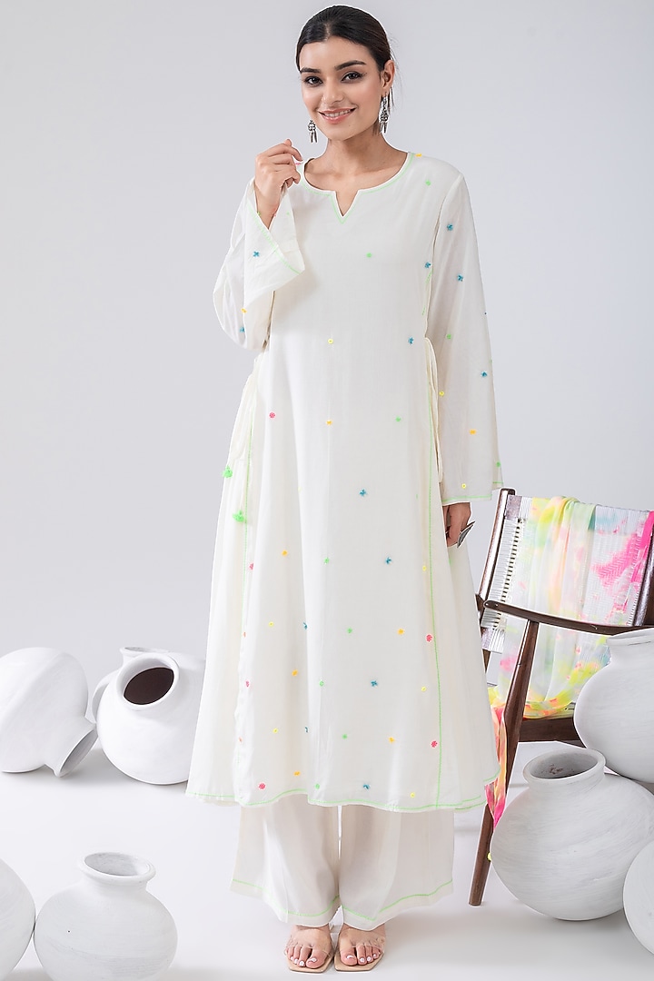 Ivory Kurta Set With Glass Beads Embroidery by Kacha Tanka at Pernia's Pop  Up Shop 2026
