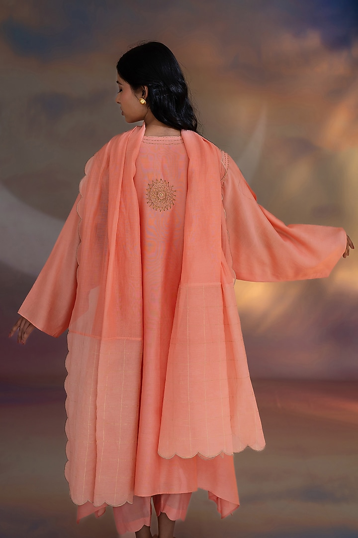 Peach Chanderi Hand Embroidered Kurta Set by Kacha Tanka at Pernia's Pop Up Shop