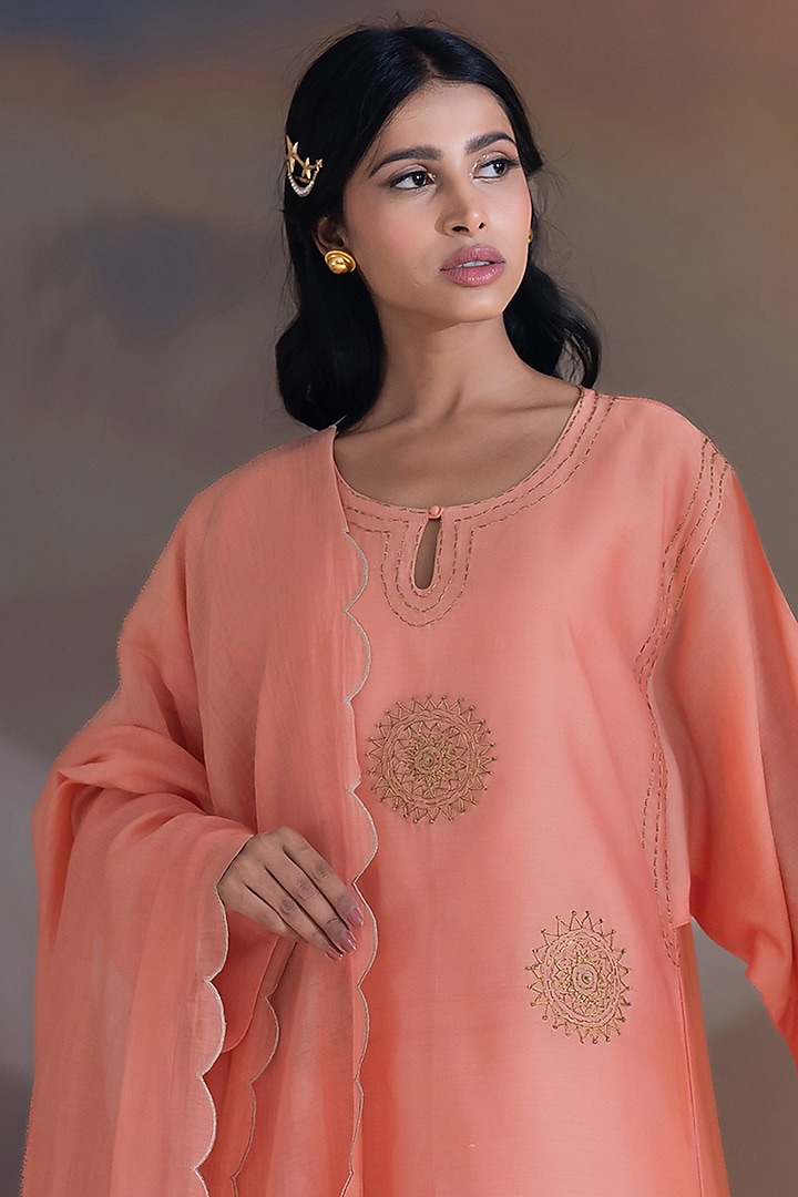 Peach Chanderi Hand Embroidered Kurta Set by Kacha Tanka at Pernia's Pop Up Shop