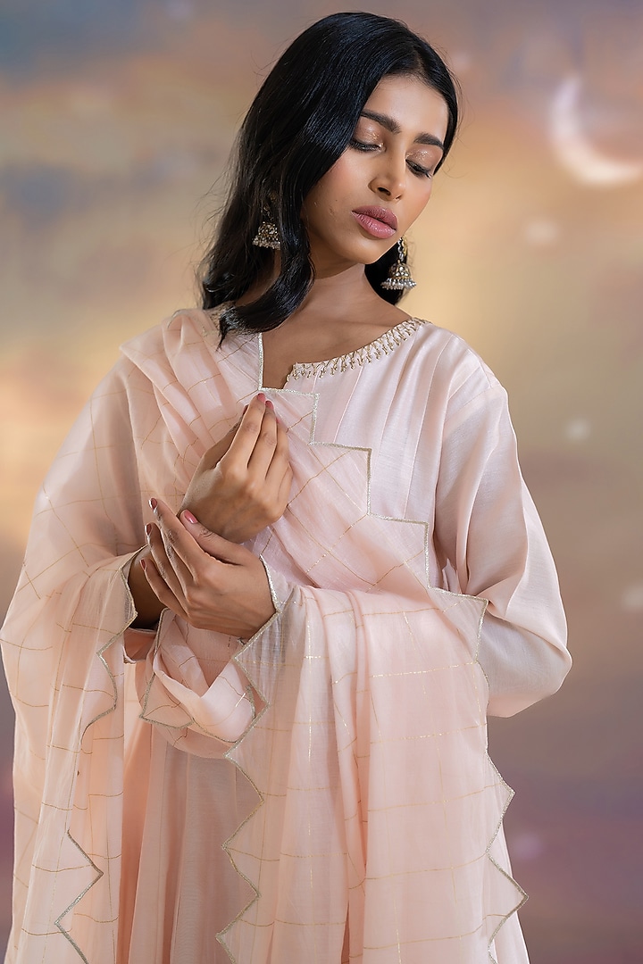Soft Pink Chanderi Hand Embroidered Kalidar Kurta Set by Kacha Tanka at Pernia's Pop Up Shop