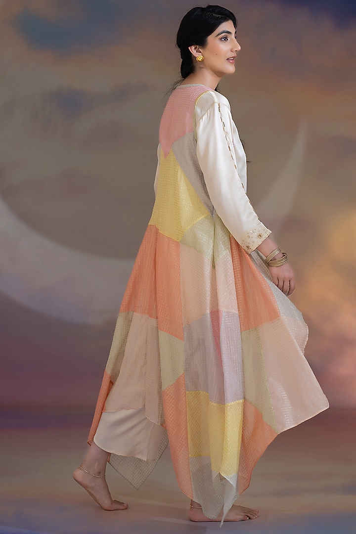 Off-White Modal Hand Embroidered Kurta Set by Kacha Tanka at Pernia's Pop Up Shop