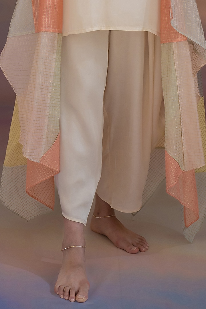 Off-White Modal Hand Embroidered Kurta Set by Kacha Tanka at Pernia's Pop Up Shop