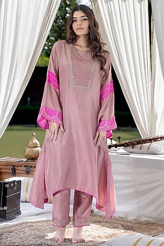 Dusty Pink Pure Silk Aari Hand Embroidered Kaftan Set by Kacha Tanka
