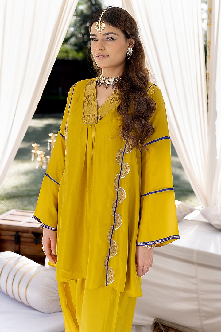Yellow Pure Silk Sequins Hand Embroidered Kurta Set by Kacha Tanka at Pernia's Pop Up Shop