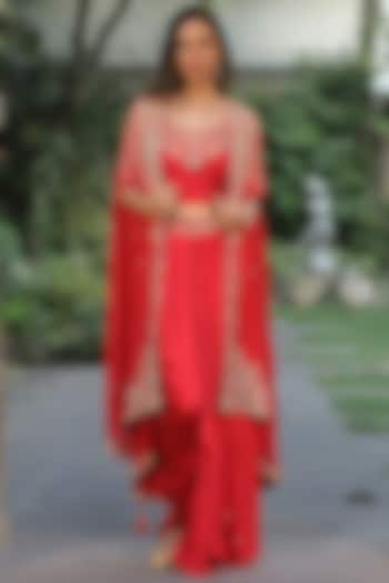 Red Shaded Embroidered Cape Set by Khushboo Bagri at Pernia's Pop Up Shop