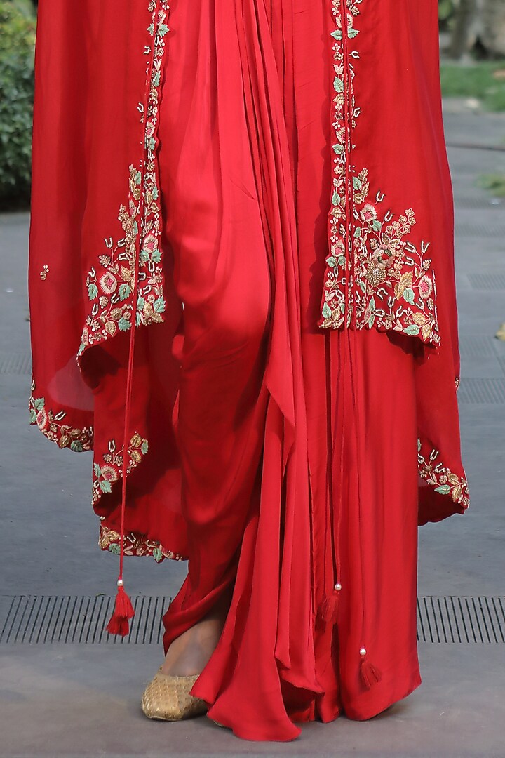 Red Shaded Embroidered Cape Set by Khushboo Bagri at Pernia's Pop Up Shop