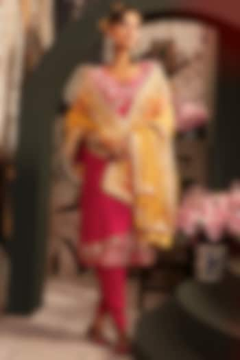 Pink Silk Embroidered Kurta Set by Khushboo Bagri at Pernia's Pop Up Shop