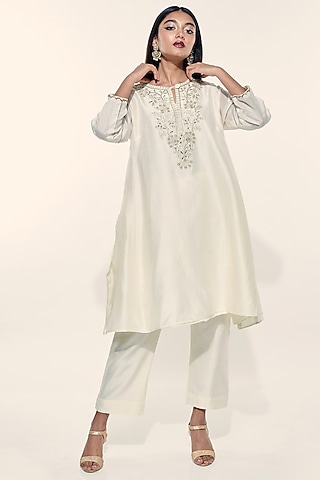 Off-White Embroidered Choga Kurta Set by Kushni