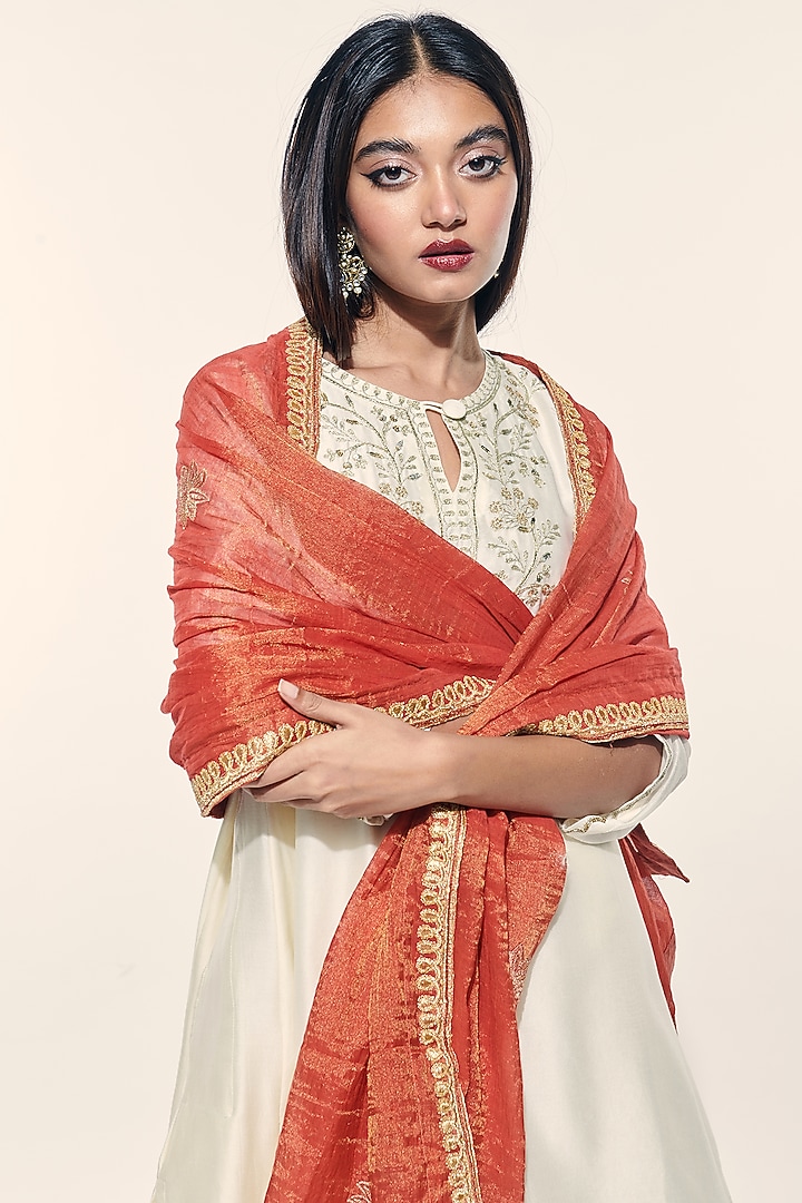 Off-White Embroidered Choga Kurta Set by Kushni at Pernia's Pop Up Shop