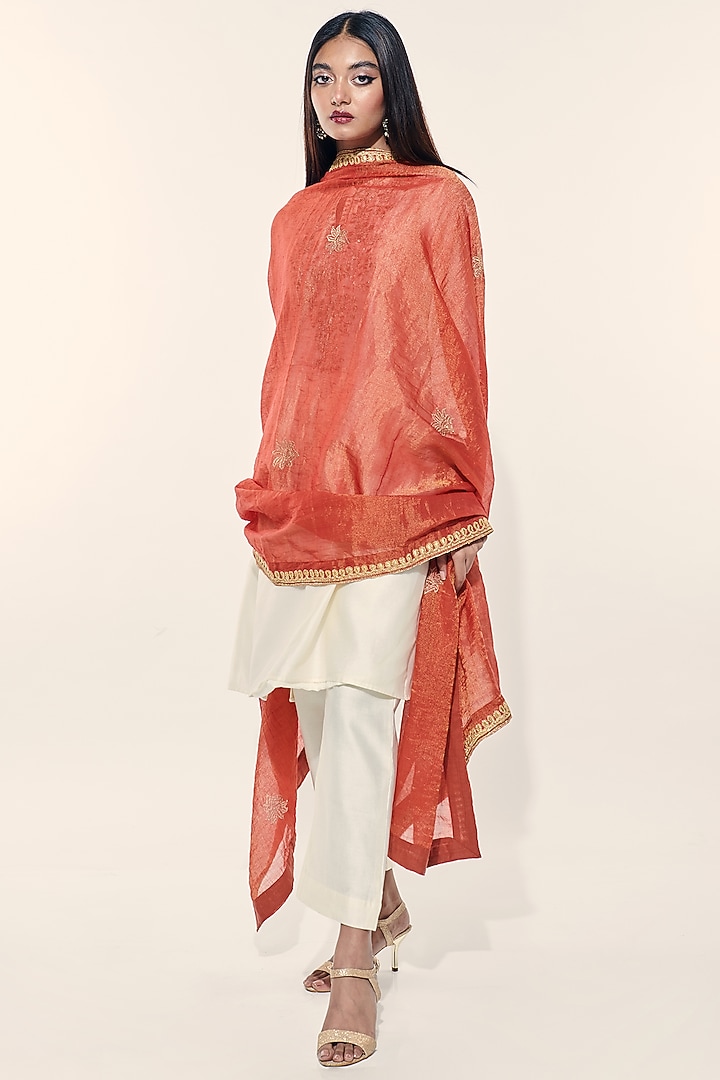Off-White Embroidered Choga Kurta Set by Kushni at Pernia's Pop Up Shop