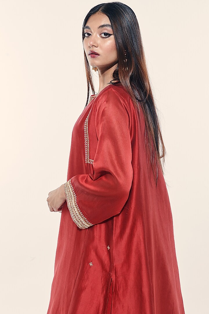 Maroon Hand Embroidered Choga Kurta Set by Kushni at Pernia's Pop Up Shop