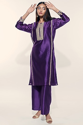 Aubergine Hand Embroidered Kurta Set by Kushni