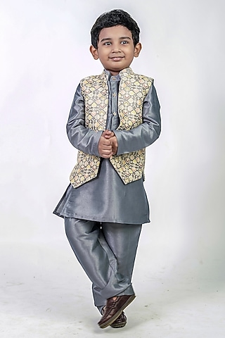 Grey Jacquard Nehru Jacket Set For Boys by Label Kiaa