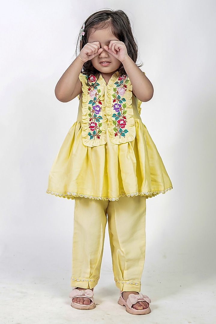 Yellow Cotton Silk Embroidered Short Kurta Set For Girls by Label Kiaa at Pernia's Pop Up Shop
