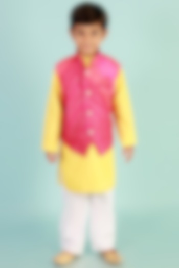 Pink Embroidered Bundi Jacket With Kurta Set For Boys by KID1