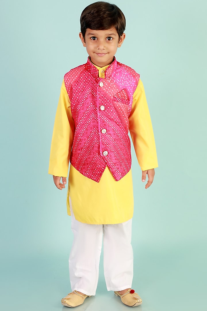 Pink Embroidered Bundi Jacket With Kurta Set For Boys by KID1