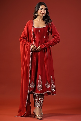 Rustic Red Chanderi & Organza Thread Embroidered Kurta Set by Kisakshi Jaipur