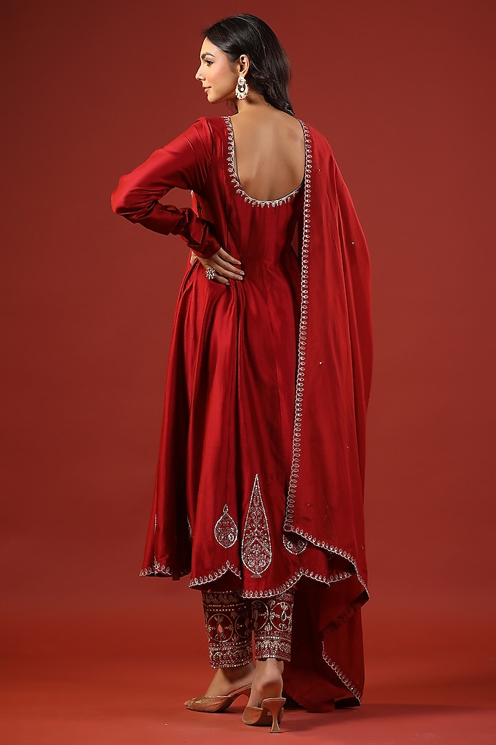 Rustic Red Chanderi & Organza Thread Embroidered Kurta Set by Kisakshi Jaipur at Pernia's Pop Up Shop