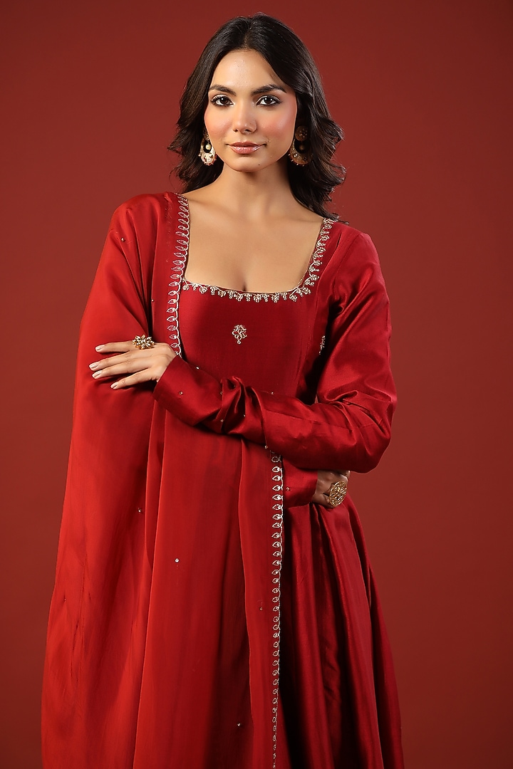 Rustic Red Chanderi & Organza Thread Embroidered Kurta Set by Kisakshi Jaipur at Pernia's Pop Up Shop