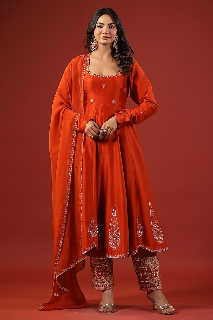 Rustic Orange Chanderi & Organza Thread Embroidered Kurta Set by Kisakshi Jaipur at Pernia's Pop Up Shop