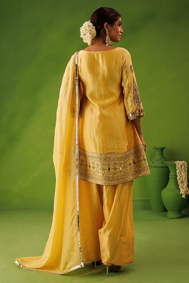 Yellow Chanderi Mirror & Zari Embroidered Kurta Set by Kisakshi Jaipur at Pernia's Pop Up Shop