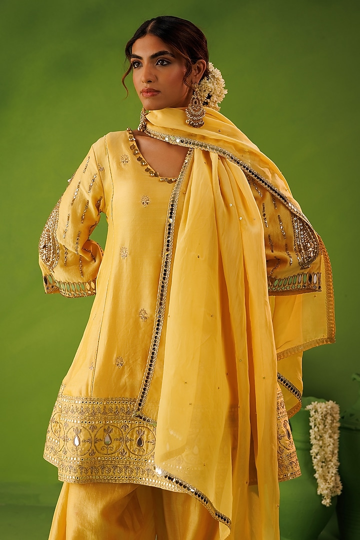 Yellow Chanderi Mirror & Zari Embroidered Kurta Set by Kisakshi Jaipur at Pernia's Pop Up Shop