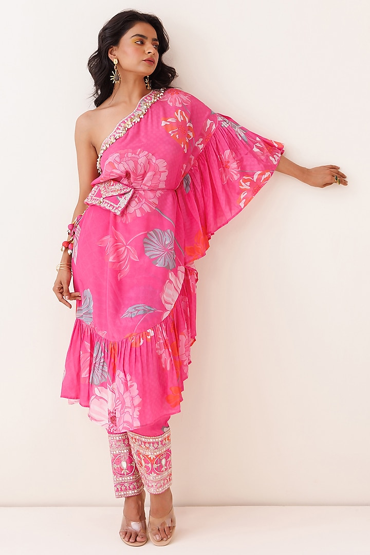 Pink Crepe Beads Hand Embroidered One-Shoulder Kurta Set by Kisakshi Jaipur at Pernia's Pop Up Shop