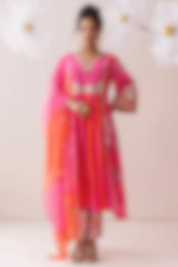 Pink Crepe Thread Embroidered Kurta Set by Kisakshi Jaipur at Pernia's Pop Up Shop