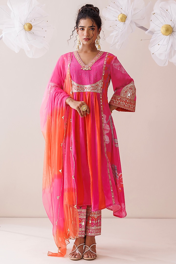 Pink Crepe Thread Embroidered Kurta Set by Kisakshi Jaipur at Pernia's Pop Up Shop