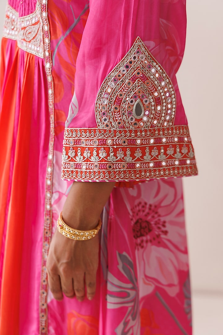 Pink Crepe Thread Embroidered Kurta Set by Kisakshi Jaipur at Pernia's Pop Up Shop