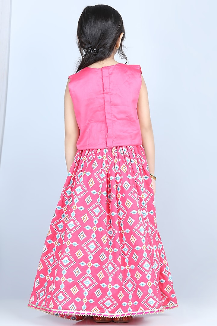 Pink Lehenga Set With Print For Girls by Kinder Kids at Pernia's Pop Up Shop