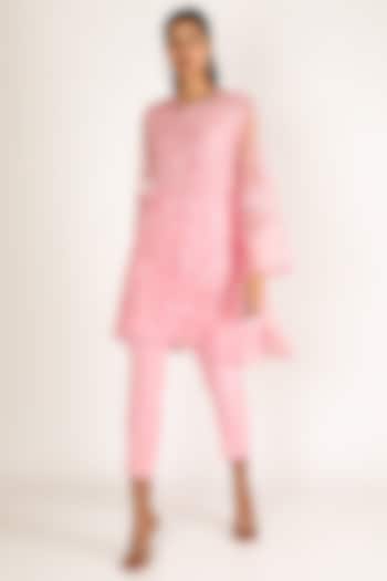 Pink Kurta Set With Pleated Sleeves by Kirei