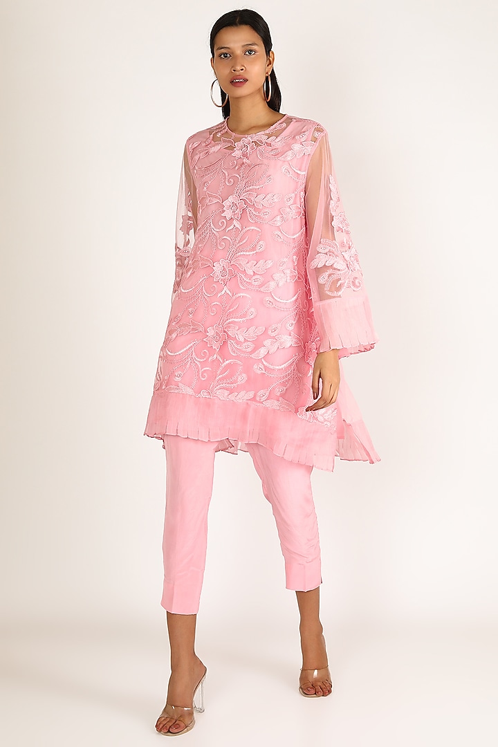 Pink Kurta Set With Pleated Sleeves by Kirei