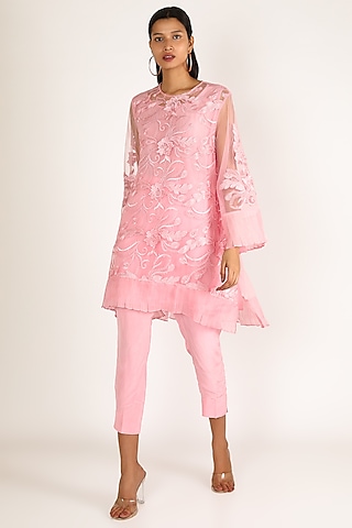 Pink Kurta Set With Pleated Sleeves by Kirei