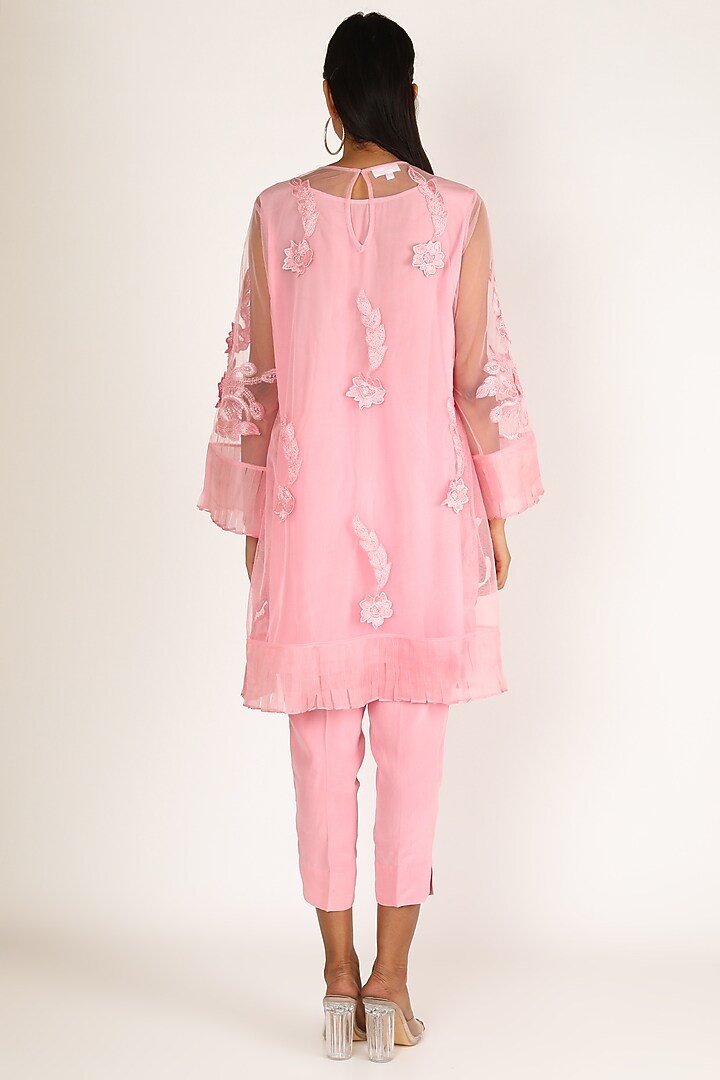 Pink Kurta Set With Pleated Sleeves by Kirei at Pernia's Pop Up Shop