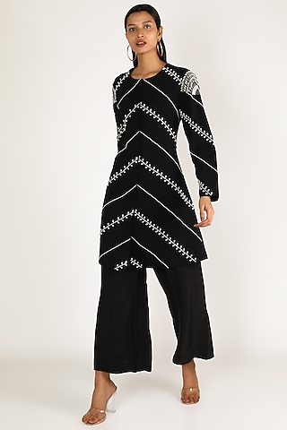 Black Embroidered Kurta Set by Kirei