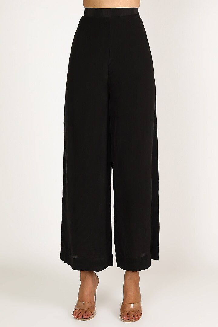 Black Embroidered Kurta Set by Kirei at Pernia's Pop Up Shop