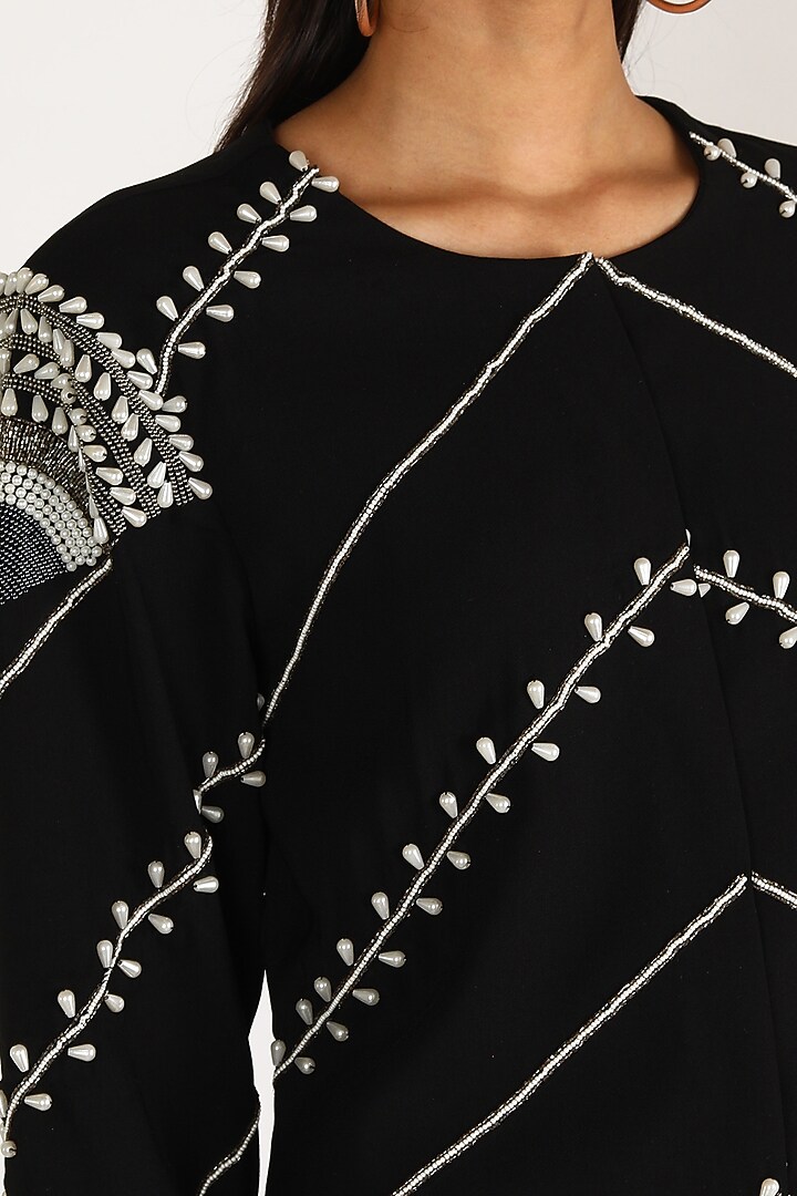 Black Embroidered Kurta Set by Kirei at Pernia's Pop Up Shop