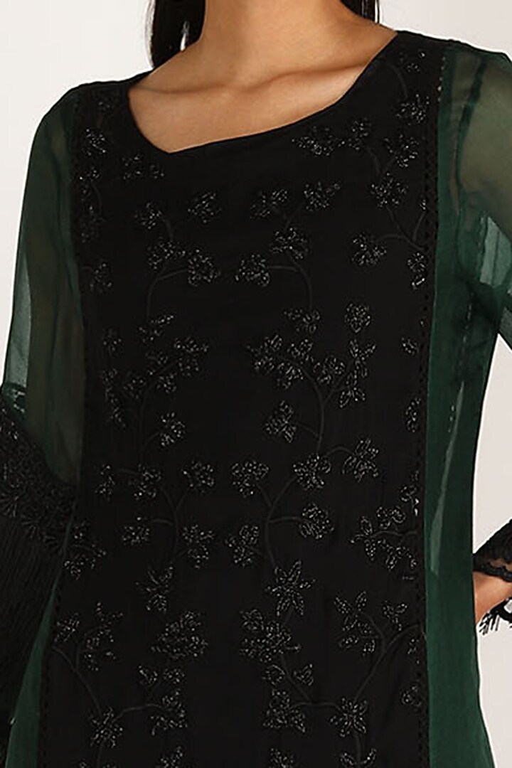 Black & Green Embellished Kurta Set by Kirei at Pernia's Pop Up Shop