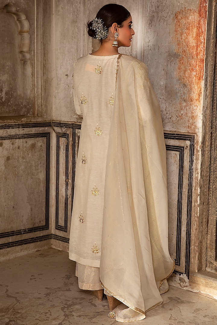 Ivory Gota Embroidered Kurta Set by Kritika Dawar at Pernia's Pop Up Shop