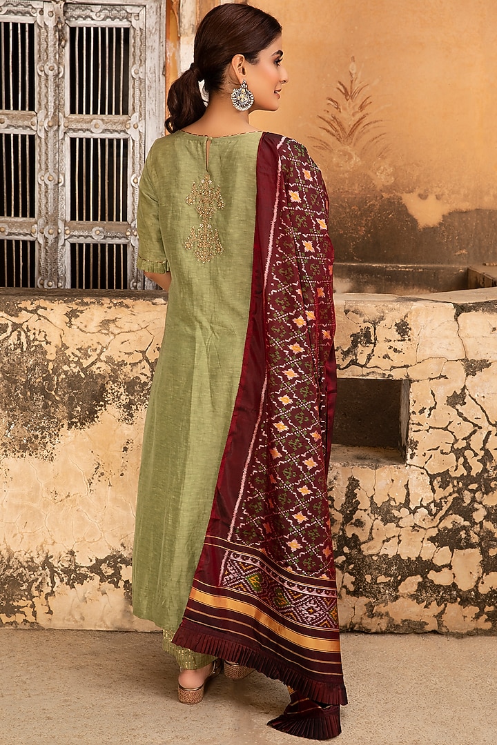 Olive Green Hand Embroidered Kurta Set by Kritika Dawar at Pernia's Pop Up Shop