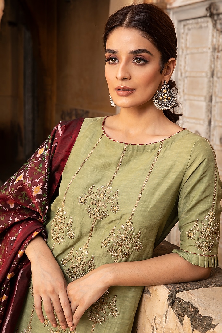 Olive Green Hand Embroidered Kurta Set by Kritika Dawar at Pernia's Pop Up Shop
