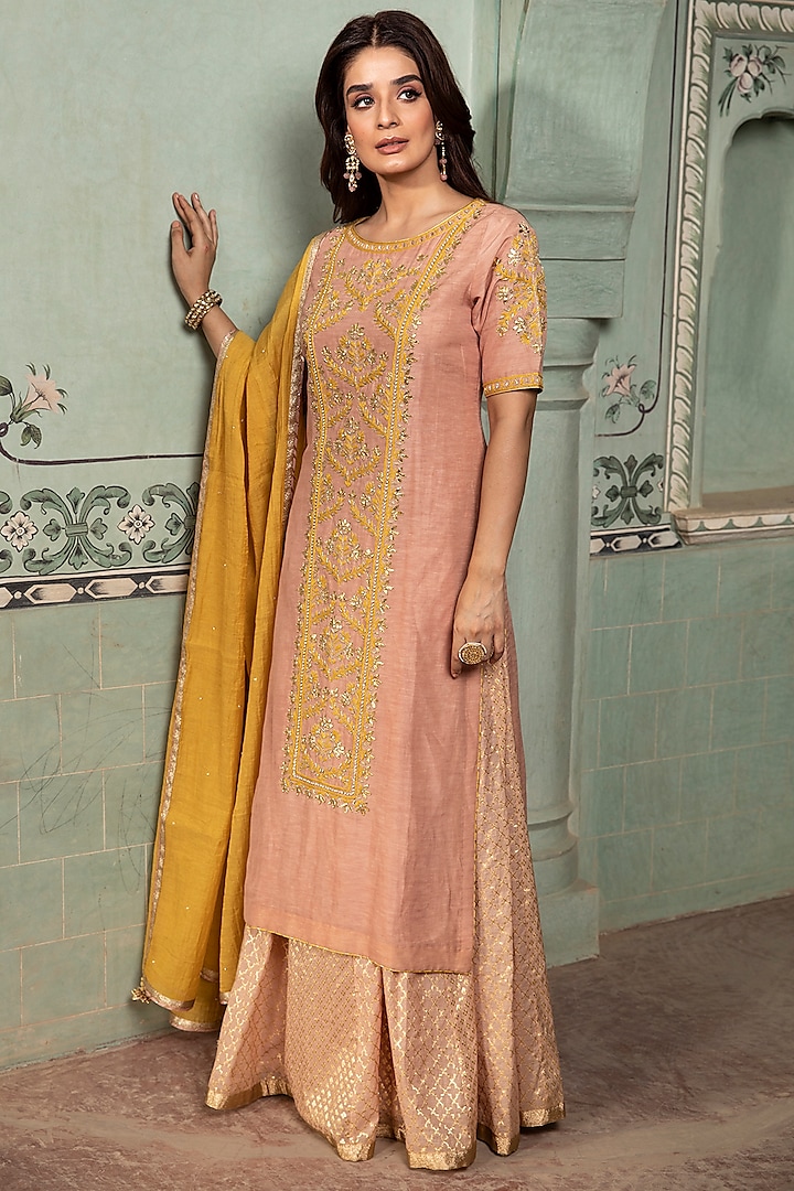 Blush Pink Linen Silk Gota Embroidered Kurta Set by Kritika Dawar